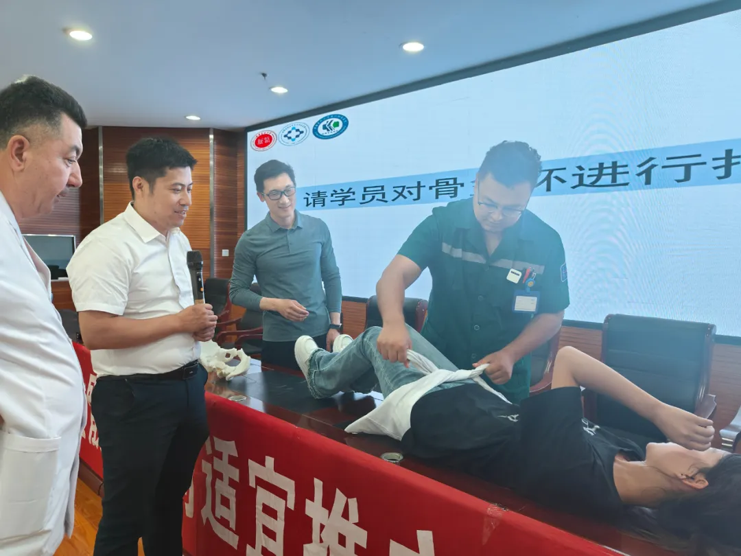 初心如磐70载 • 新医大二附院创伤骨病外科团队赴霍城县开展适宜技术推广项目《骨盆髋臼骨折微创技术的应用》