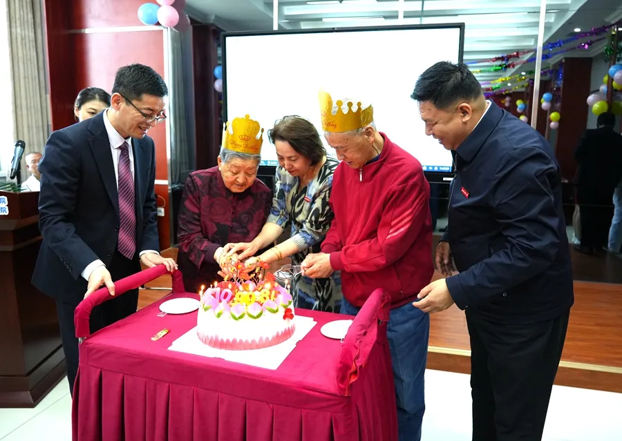 初心如磐70载 • 重阳祝寿丨九九重阳节 浓浓敬老情