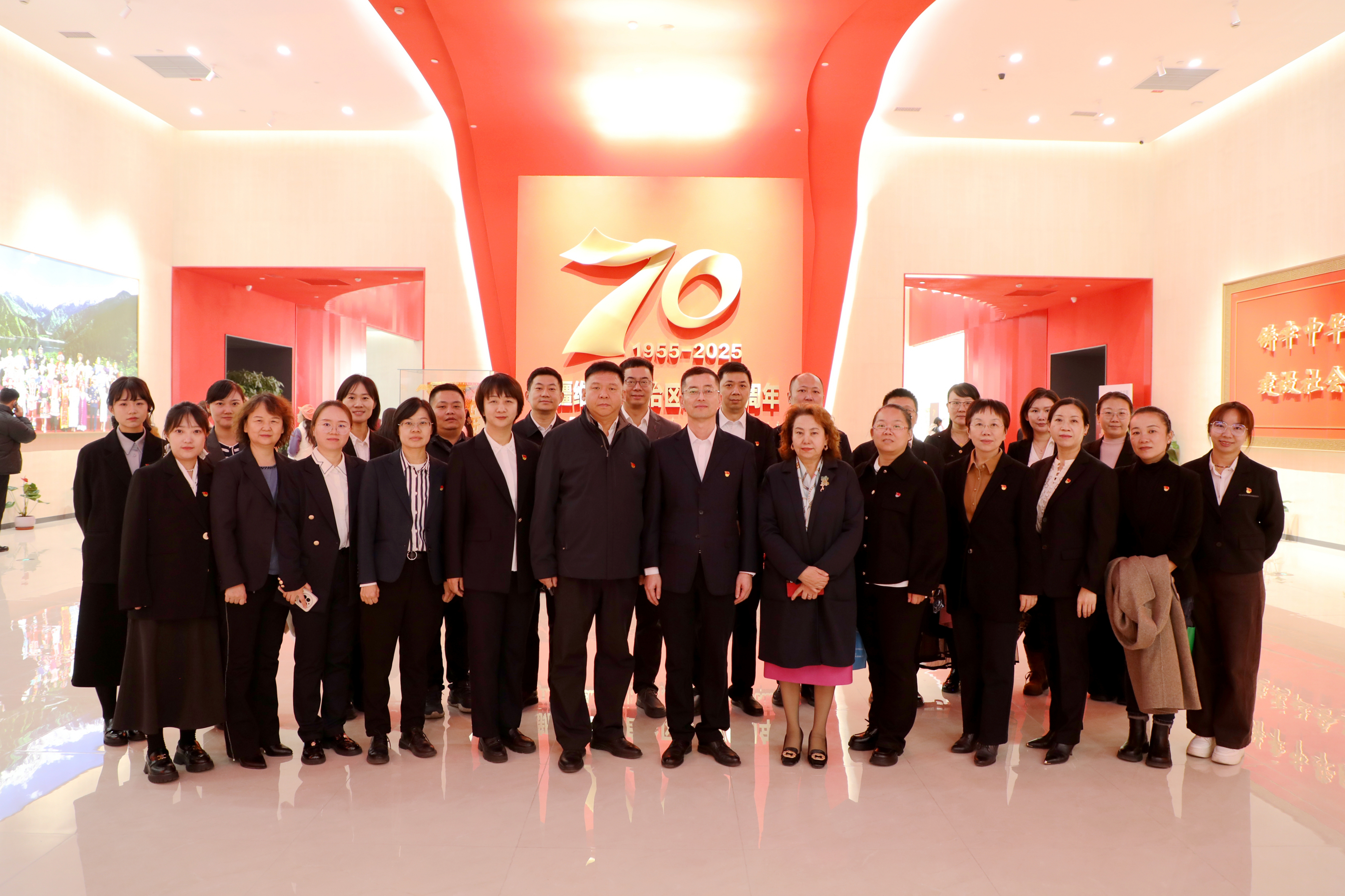 见证历史辉煌成就 凝聚感恩奋进力量—医院组织党员干部职工参观新疆维吾尔自治区成立70周年主题成就展